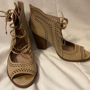 Cute chunky heel lace up open toe booties
